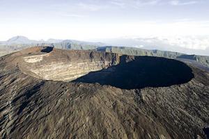 圣皮埃爾德拉瑞烏尼翁機場三字代碼(ZSE)_Saint-Pierre de la Reunion空運機場,留尼汪機場